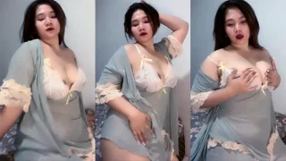 Bokep Indo Febby Cantik Gemoy Remas Toket MangoLive