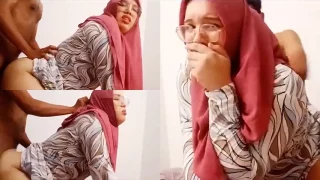 Bokep Indo Guru Ngaji Jilbab Pink Dientot Berondong