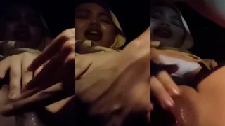 Bokep Indo Kobelin Memek Ayang Jilboobs di Dalem Mobil